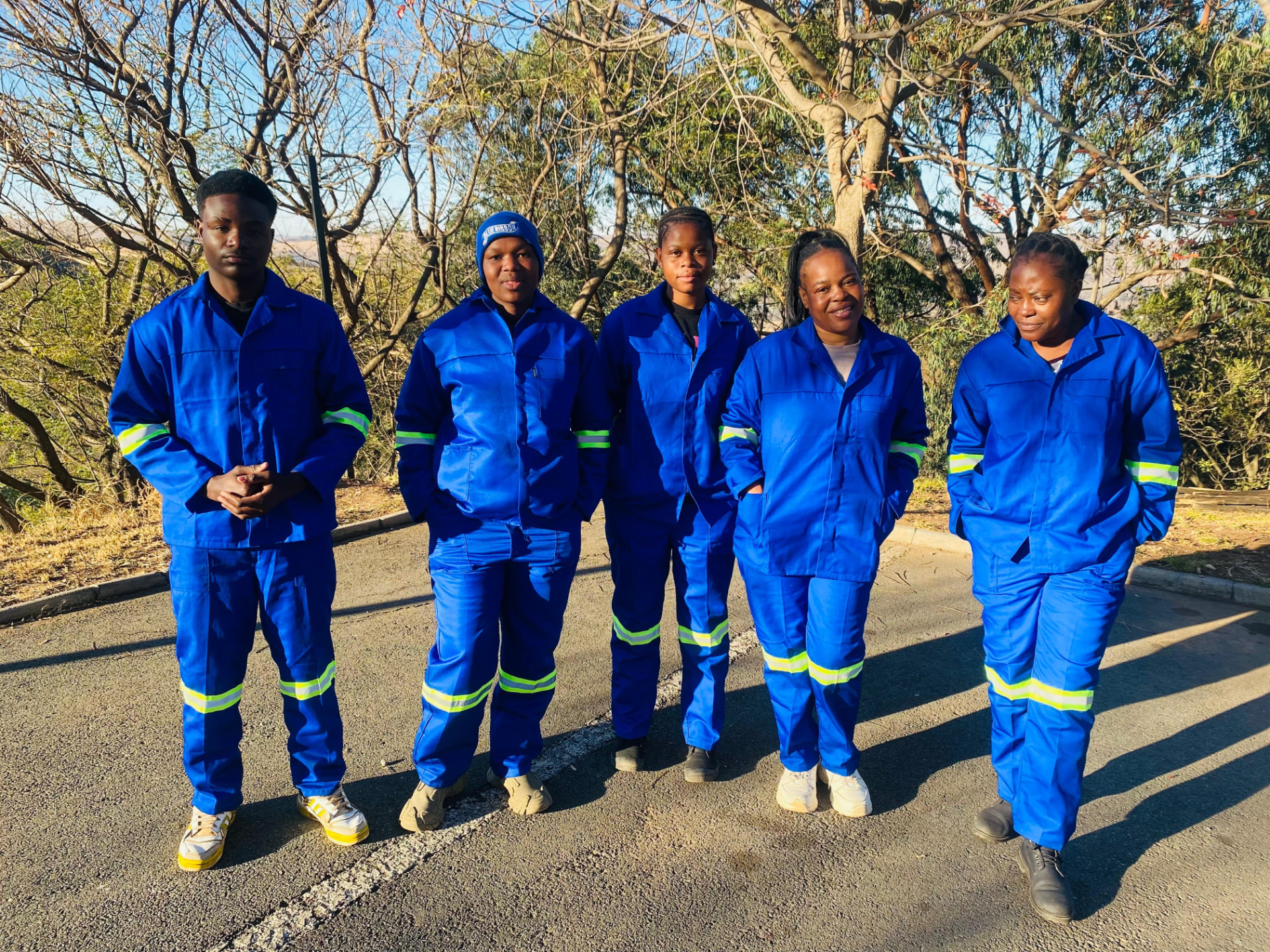 Meet the Estlas team photographed during an Estlas job