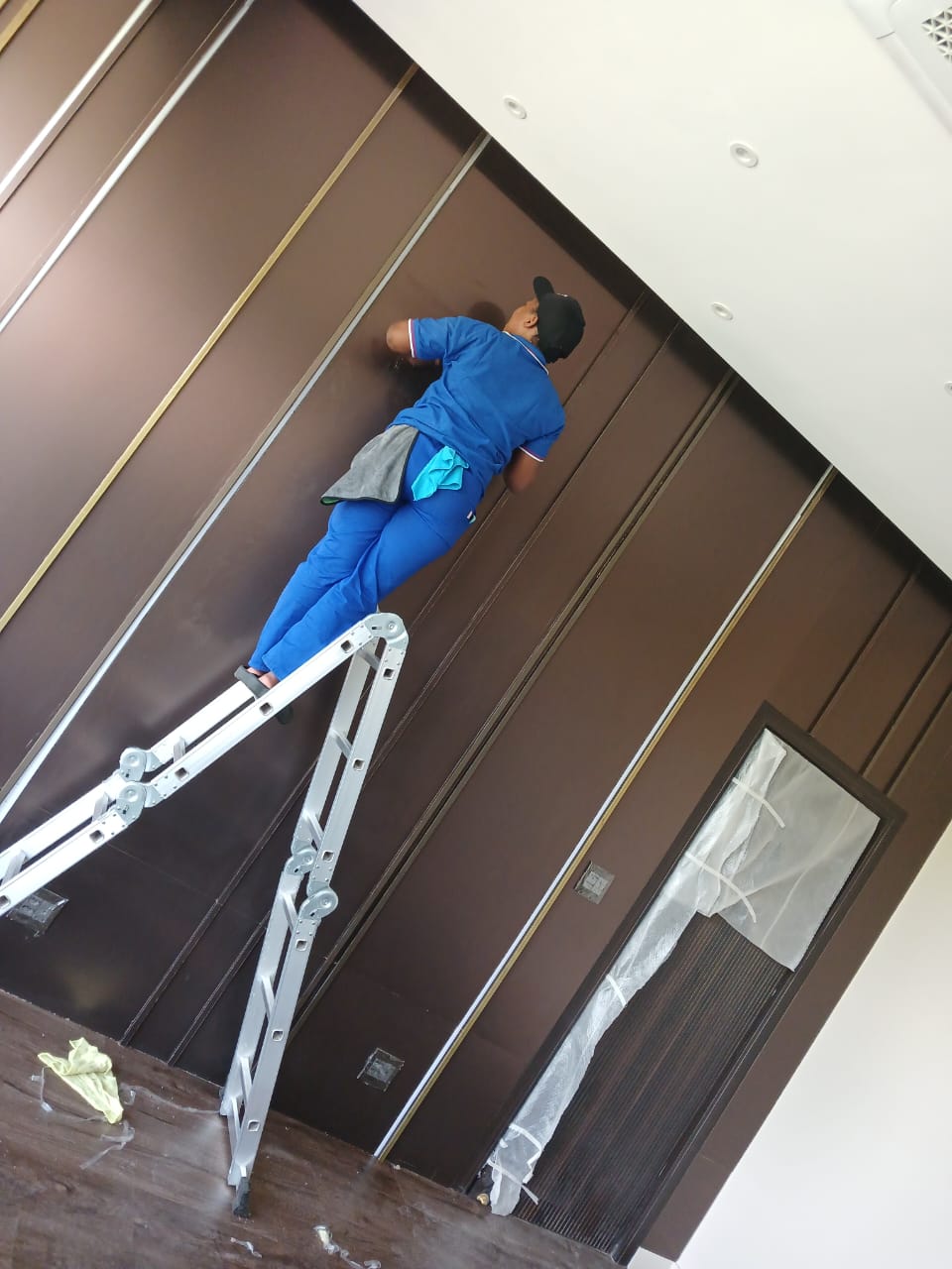 Reaching the details photographed during an Estlas job